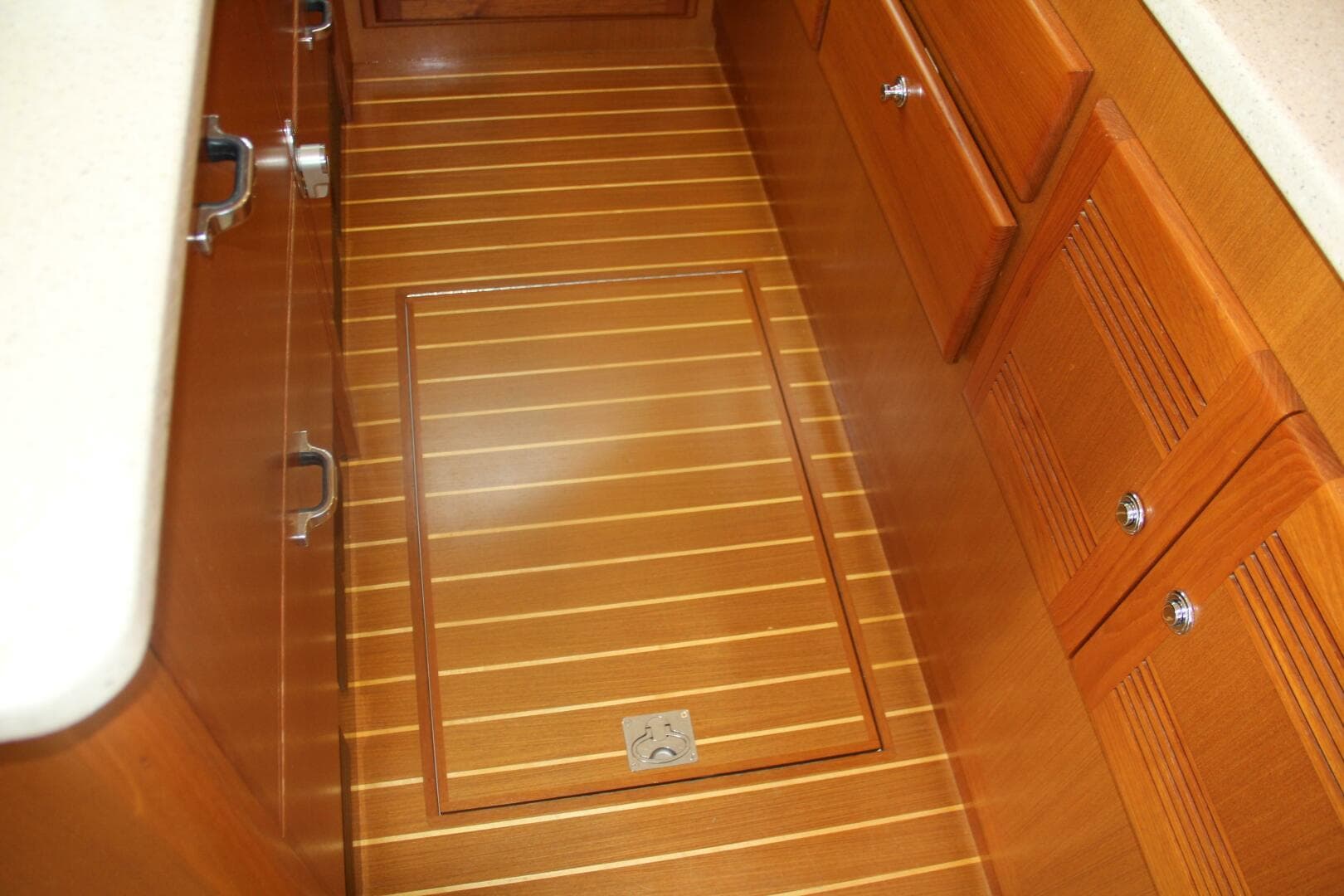 2004 Cabo 48 Flybridge — photo 24