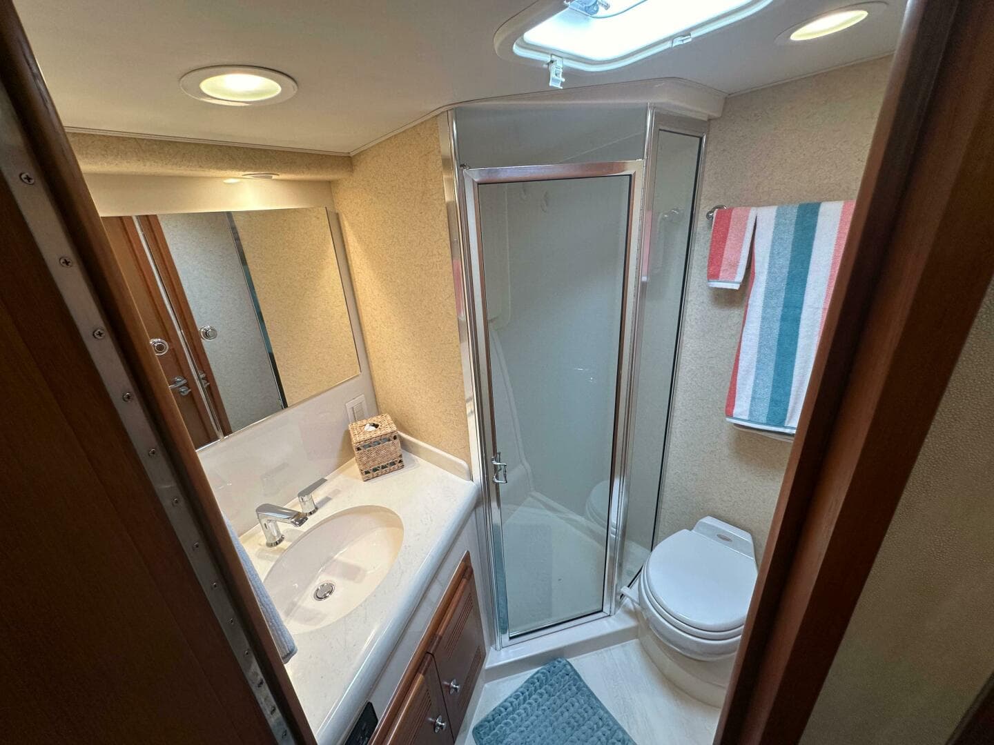 2004 Cabo 48 Flybridge — photo 42