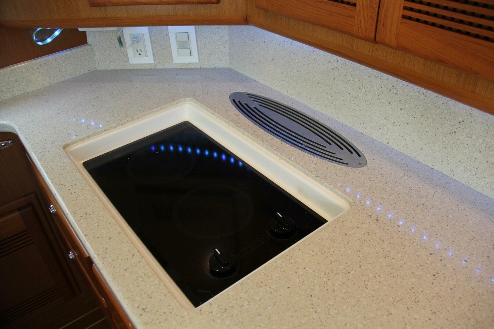 2004 Cabo 48 Flybridge — photo 22