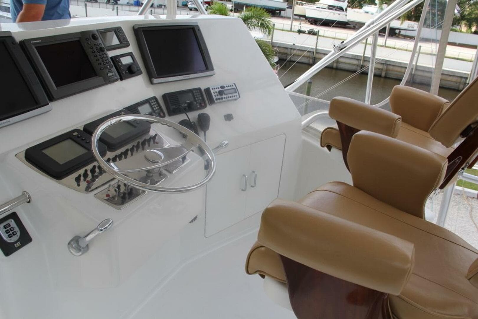 2004 Cabo 48 Flybridge — photo 5