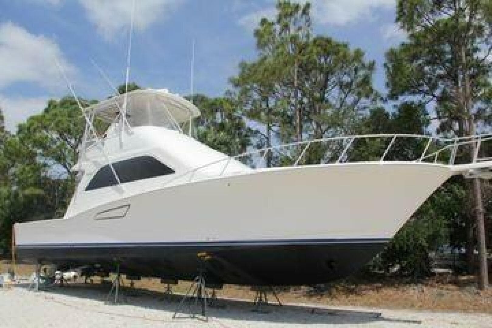 2004 Cabo 48 Flybridge — photo 8