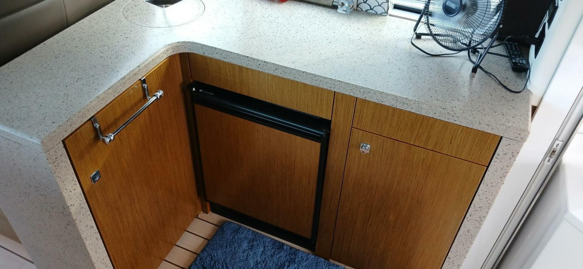 2014 Cruisers Yachts — photo 12