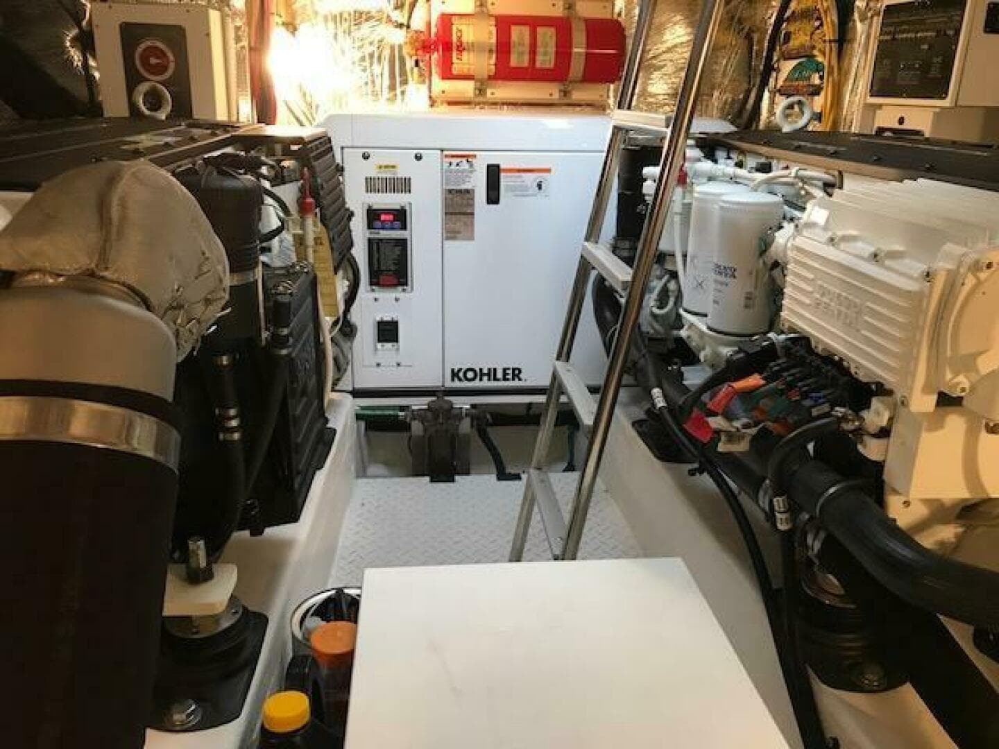 2014 Cruisers Yachts — photo 28