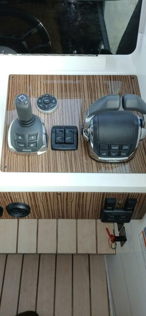 2014 Cruisers Yachts — photo 26