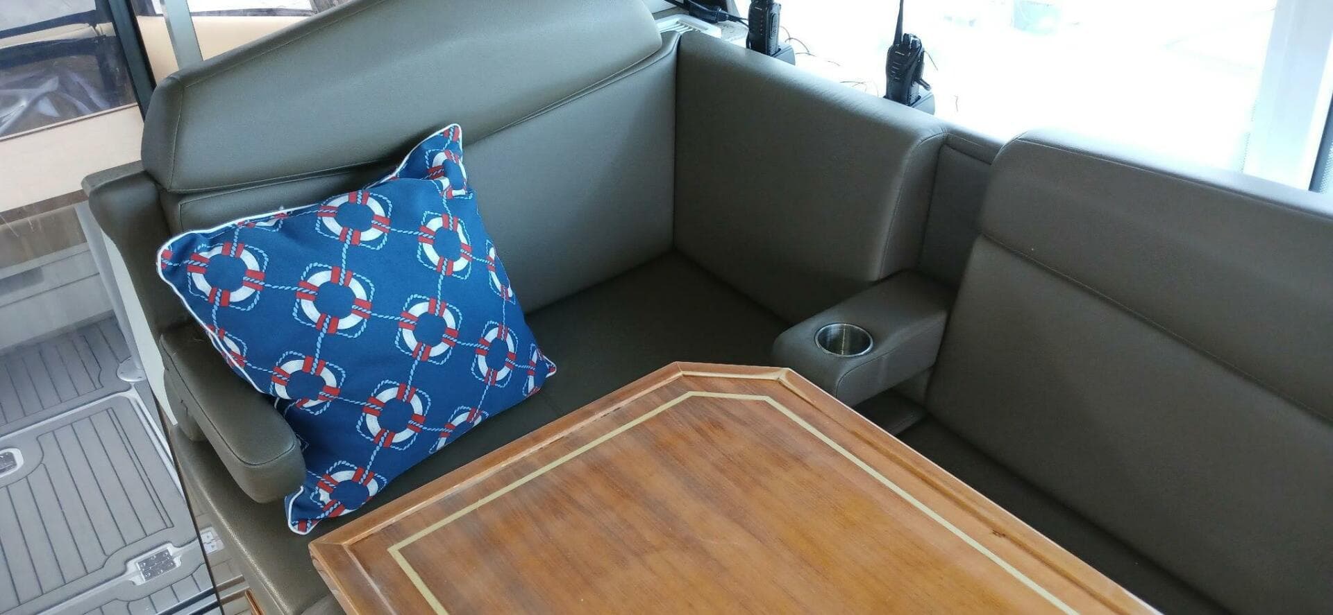 2014 Cruisers Yachts — photo 4