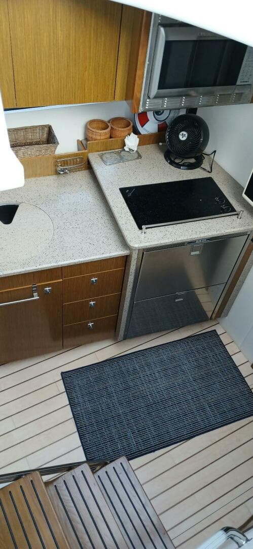 2014 Cruisers Yachts — photo 11