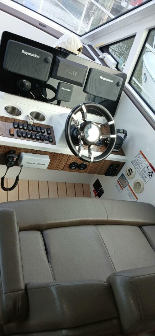 2014 Cruisers Yachts — photo 19