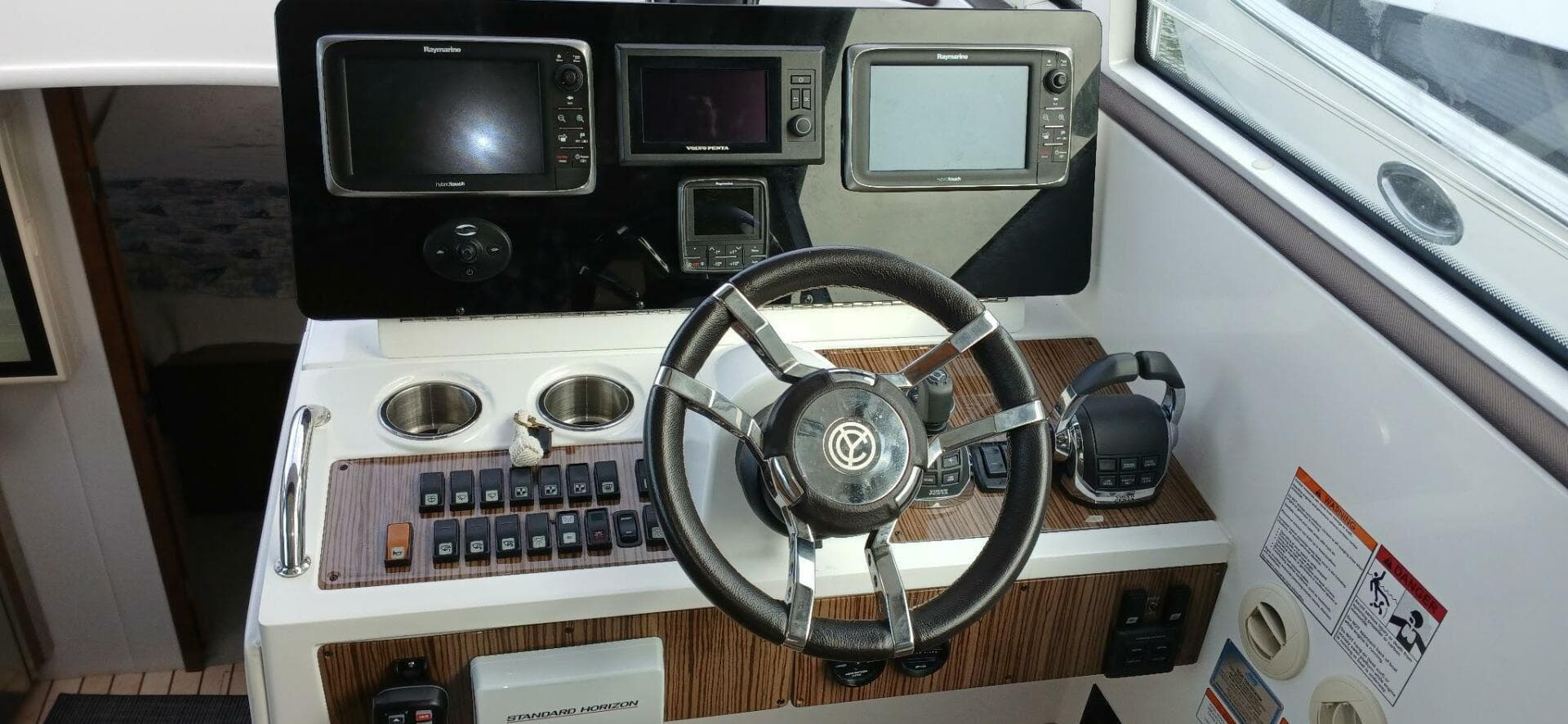 2014 Cruisers Yachts — photo 2