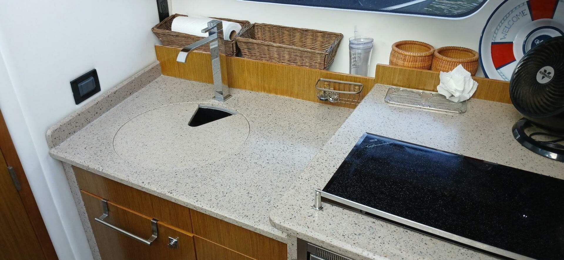 2014 Cruisers Yachts — photo 18