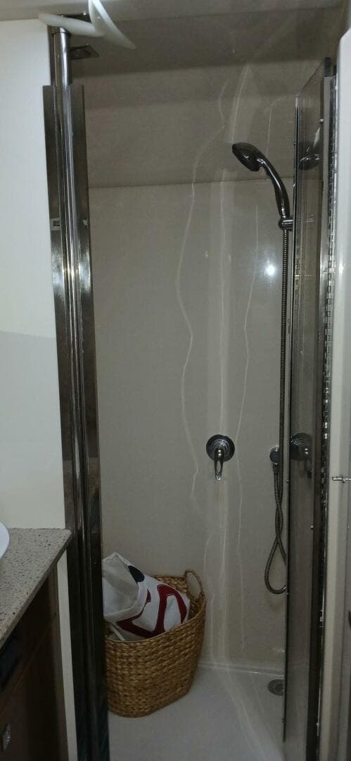 2014 Cruisers Yachts — photo 14