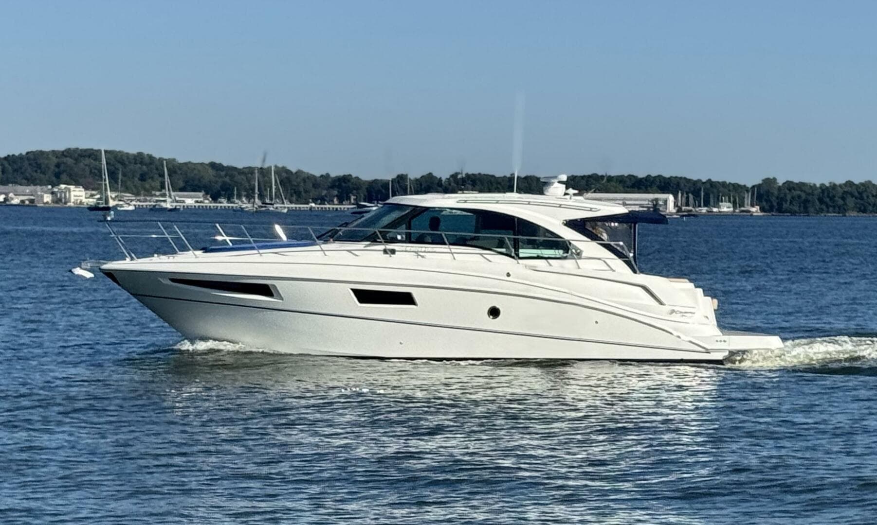 2014 Cruisers Yachts — photo 30