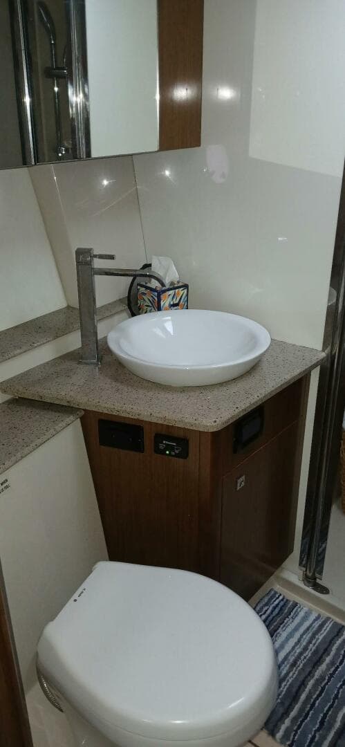 2014 Cruisers Yachts — photo 13