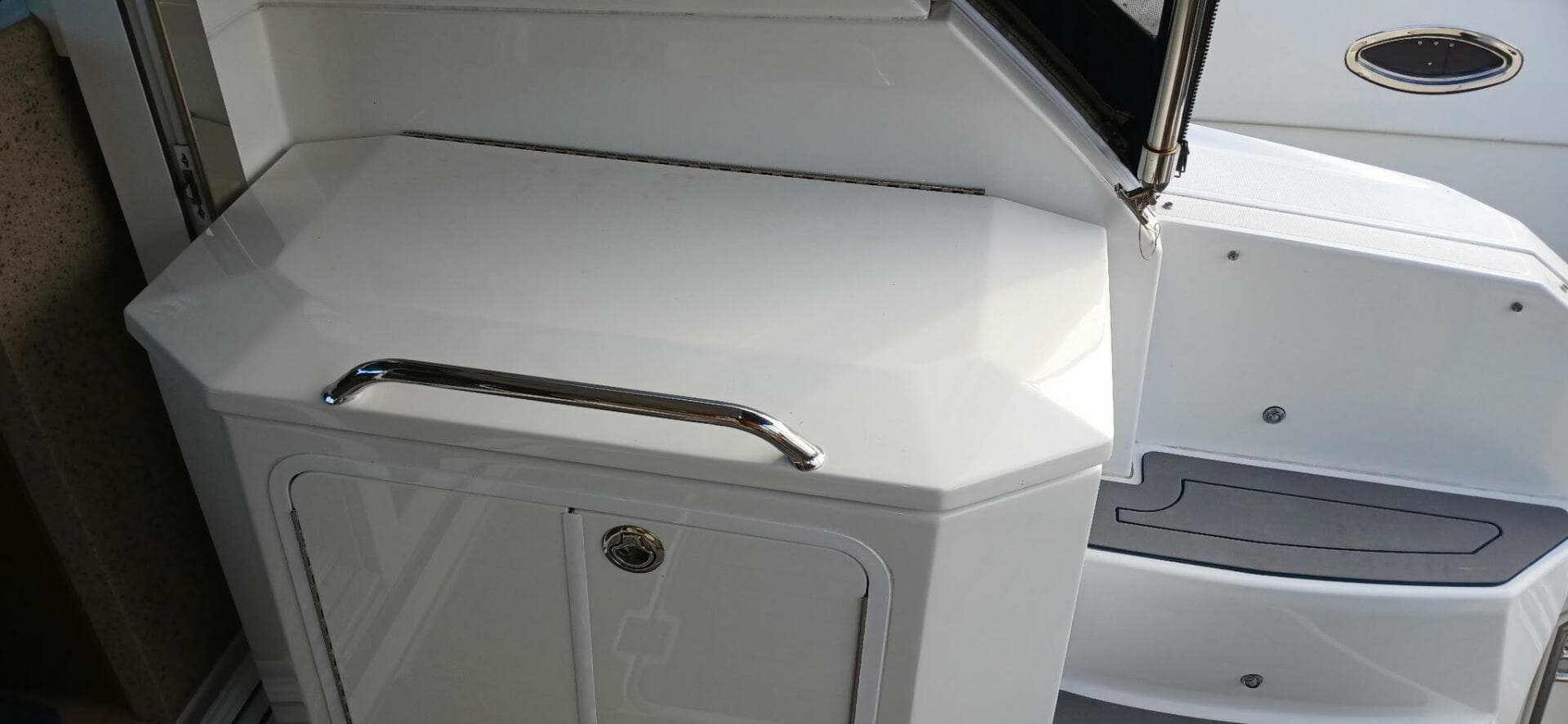 2014 Cruisers Yachts — photo 21