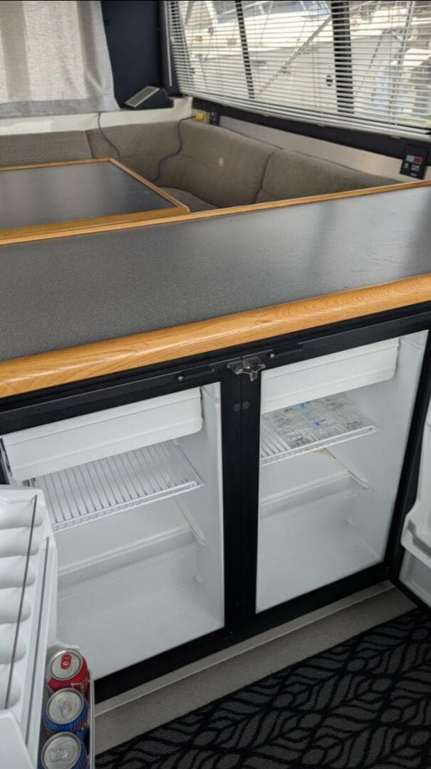 1991 Bayliner 4388 — photo 18