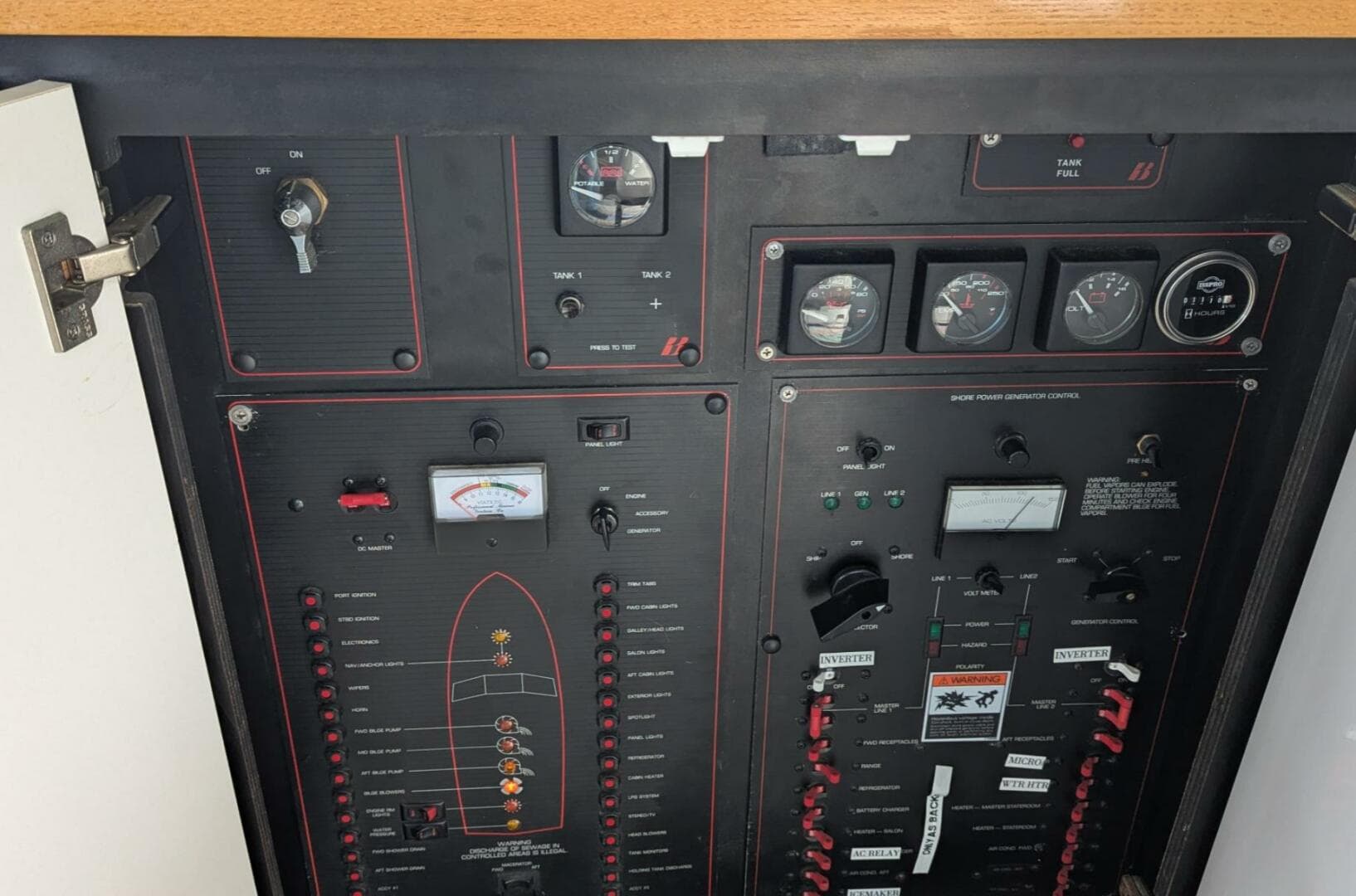 1991 Bayliner 4388 — photo 19