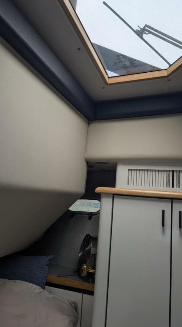 1991 Bayliner 4388 — photo 24