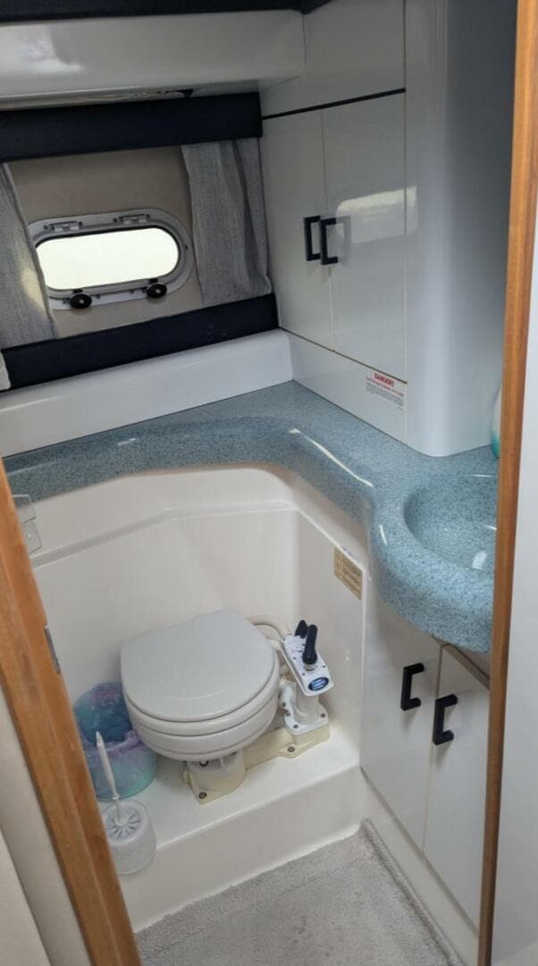 1991 Bayliner 4388 — photo 22