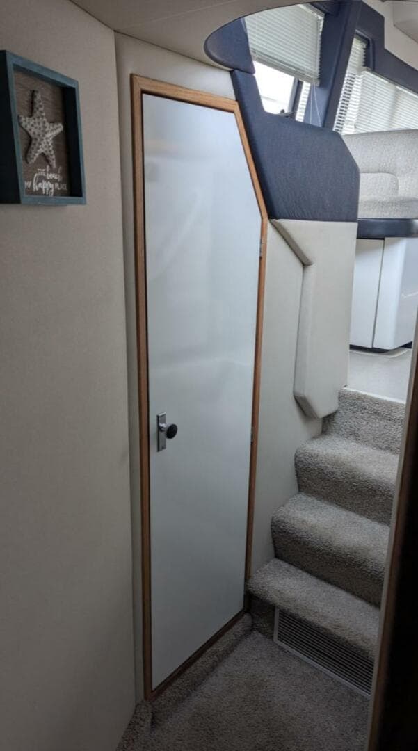 1991 Bayliner 4388 — photo 20