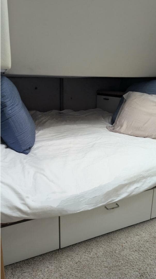 1991 Bayliner 4388 — photo 25