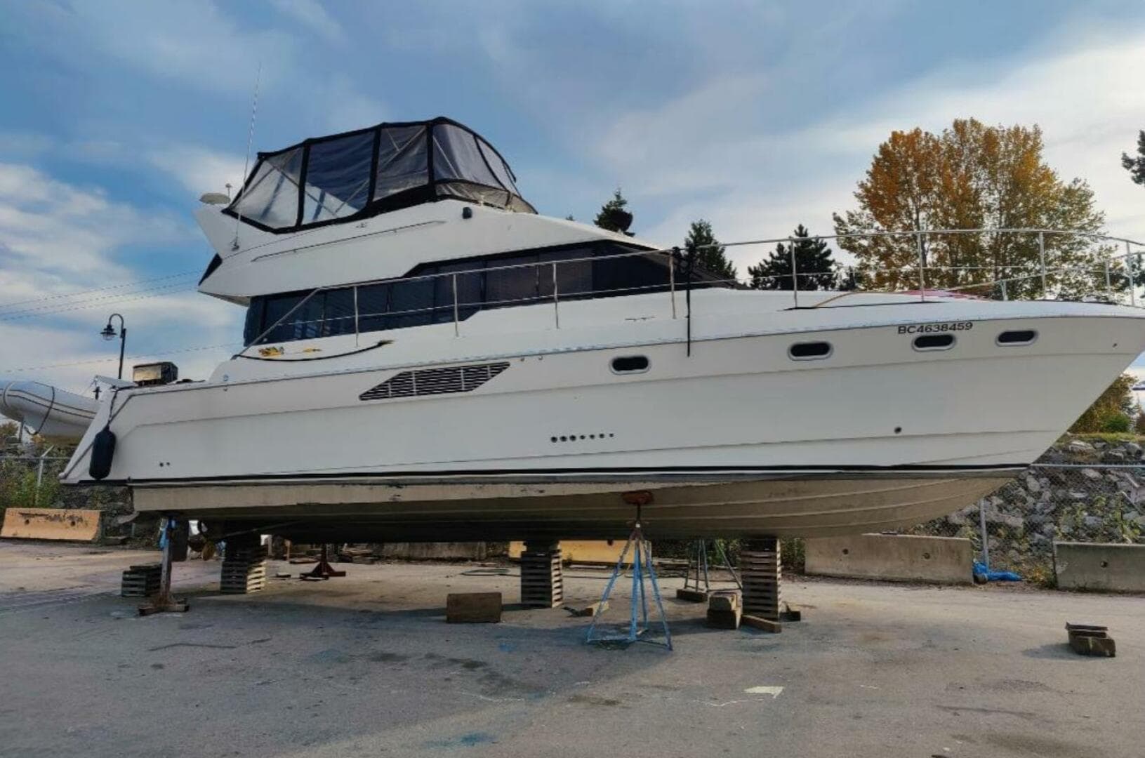 1991 Bayliner 4388 — photo 2