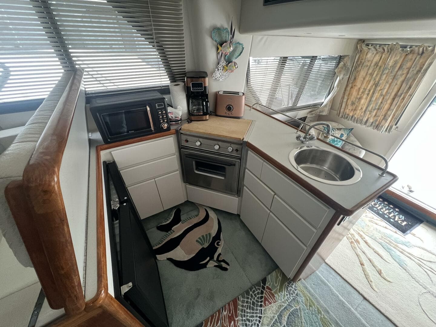 1994 Carver 370 Voyager — photo 8