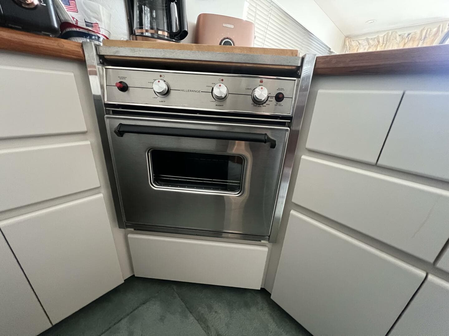 1994 Carver 370 Voyager — photo 14