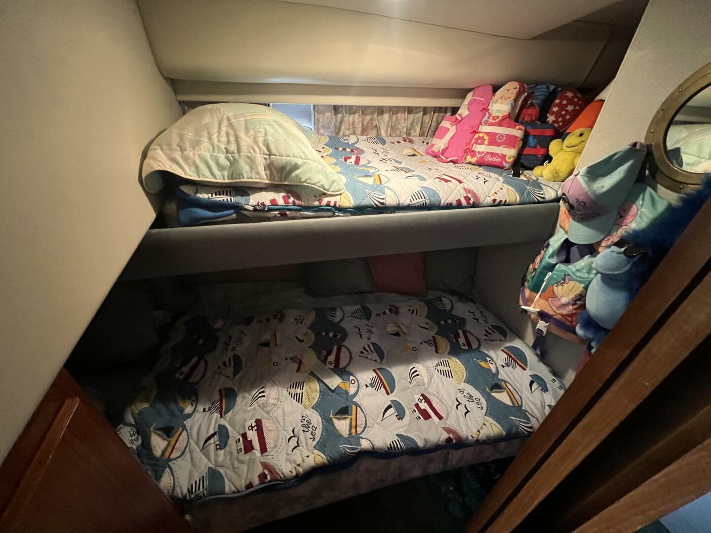 1994 Carver 370 Voyager — photo 10