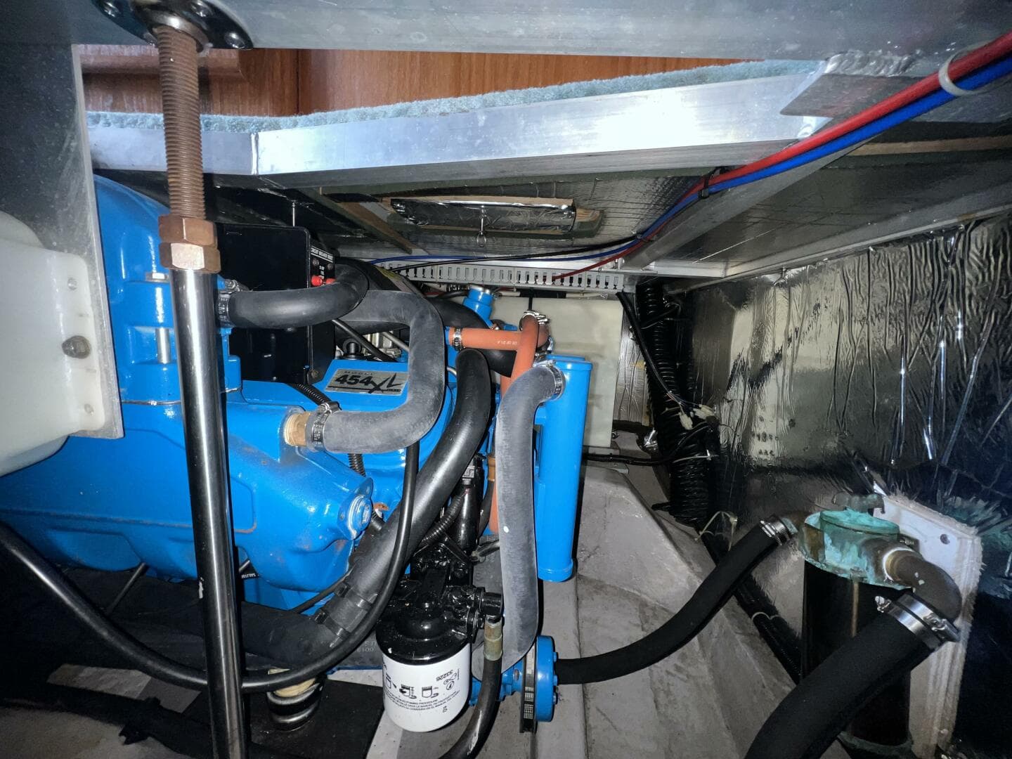 1994 Carver 370 Voyager — photo 16