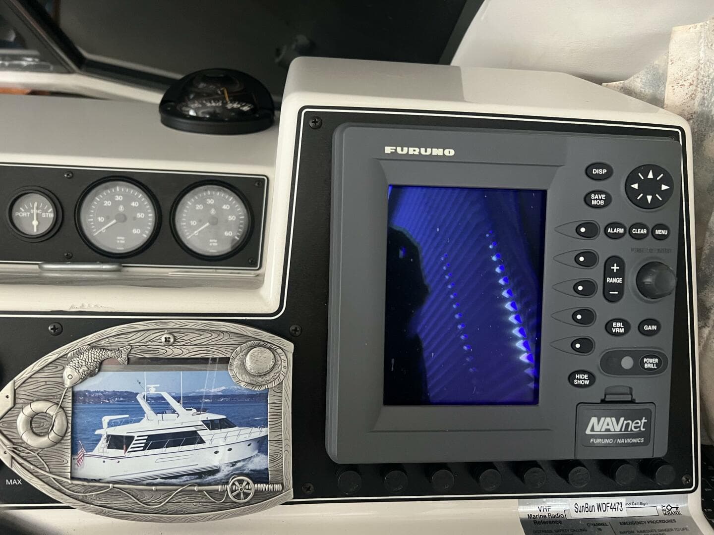 1994 Carver 370 Voyager — photo 17