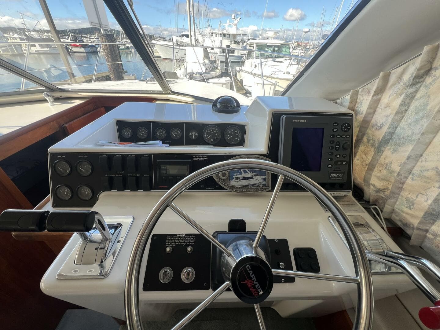 1994 Carver 370 Voyager — photo 5