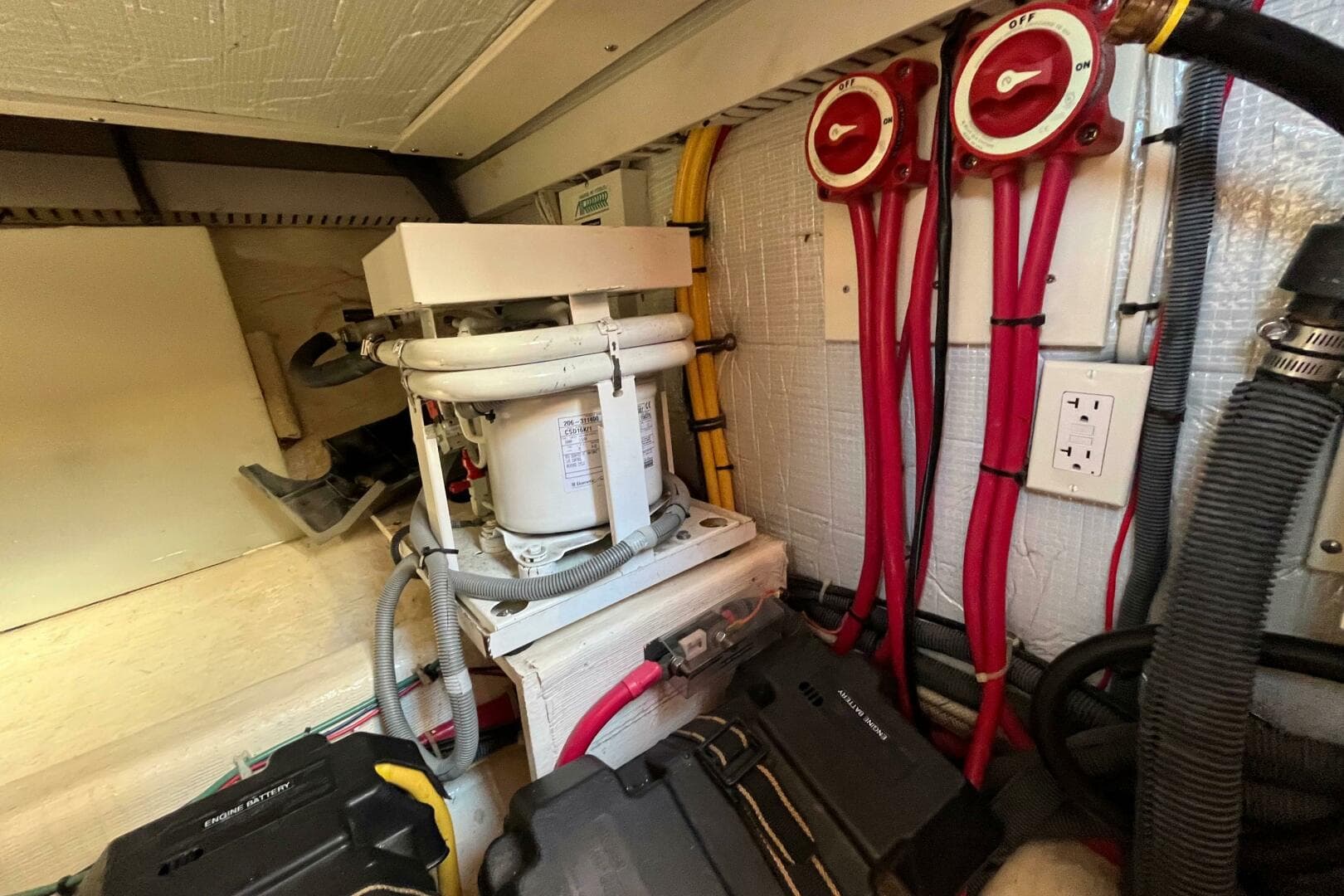 2006 Sabreline 36 Flybridge — photo 40