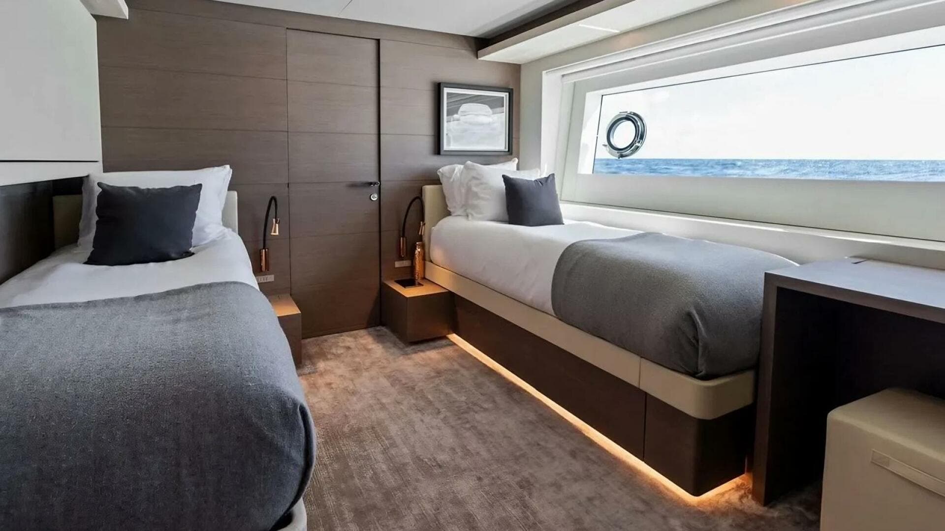 2022 Custom Line Navetta 37 — photo 18