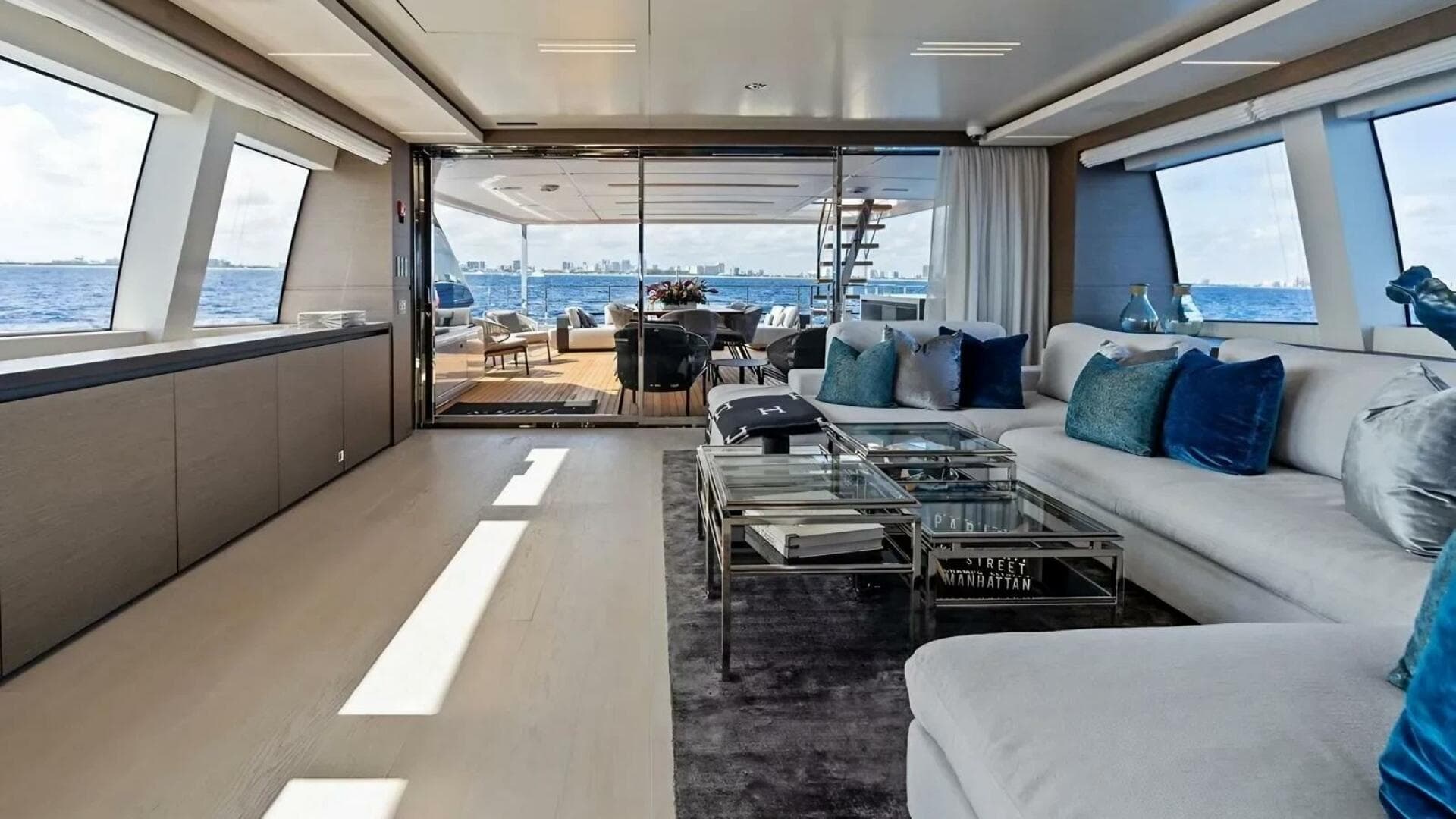 2022 Custom Line Navetta 37 — photo 8