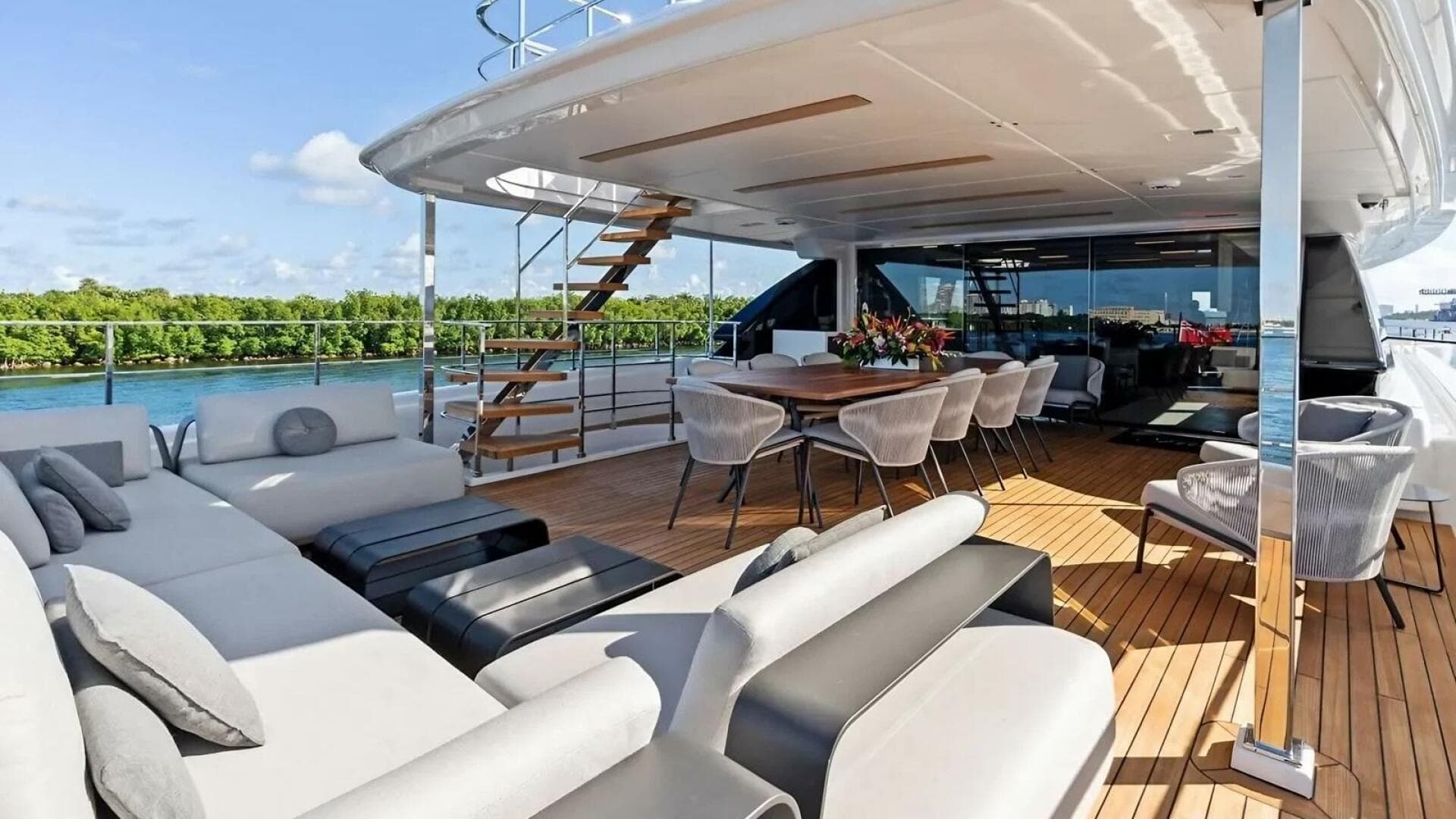 2022 Custom Line Navetta 37 — photo 6