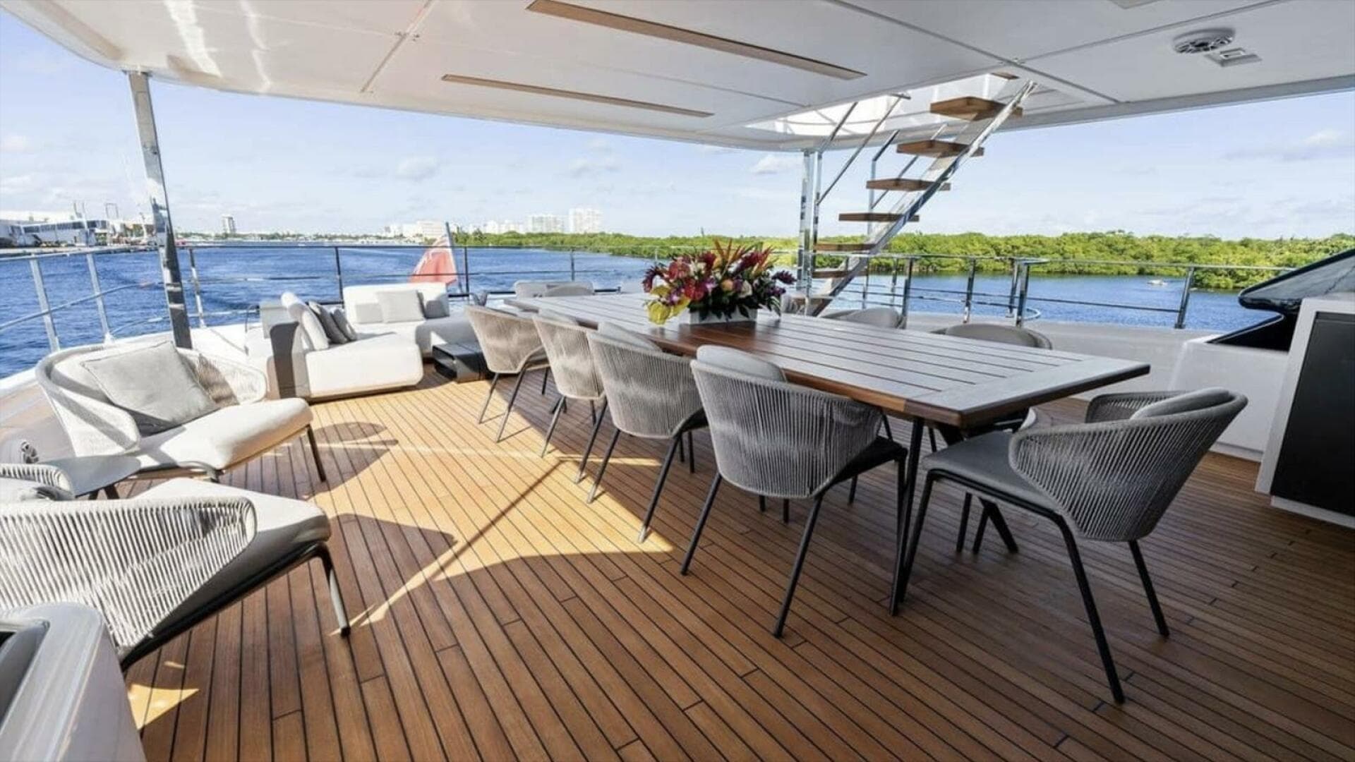 2022 Custom Line Navetta 37 — photo 5