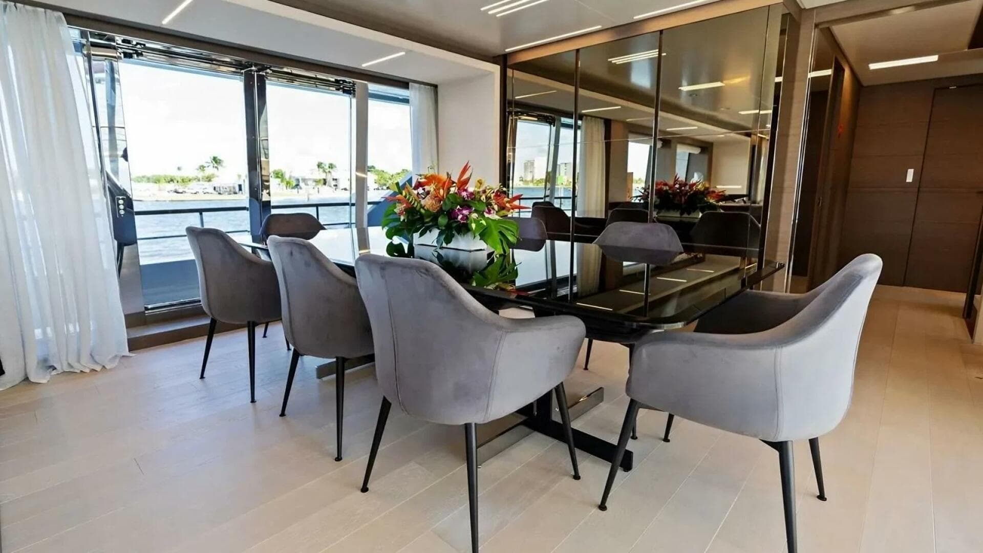 2022 Custom Line Navetta 37 — photo 10