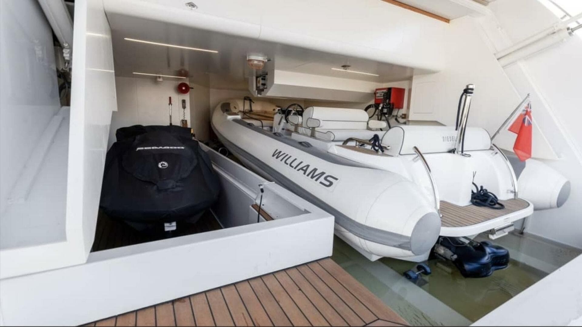 2022 Custom Line Navetta 37 — photo 23