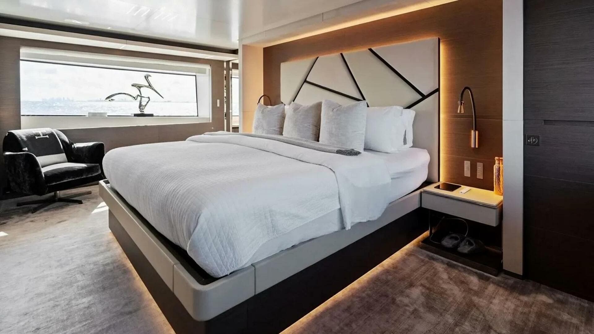 2022 Custom Line Navetta 37 — photo 14