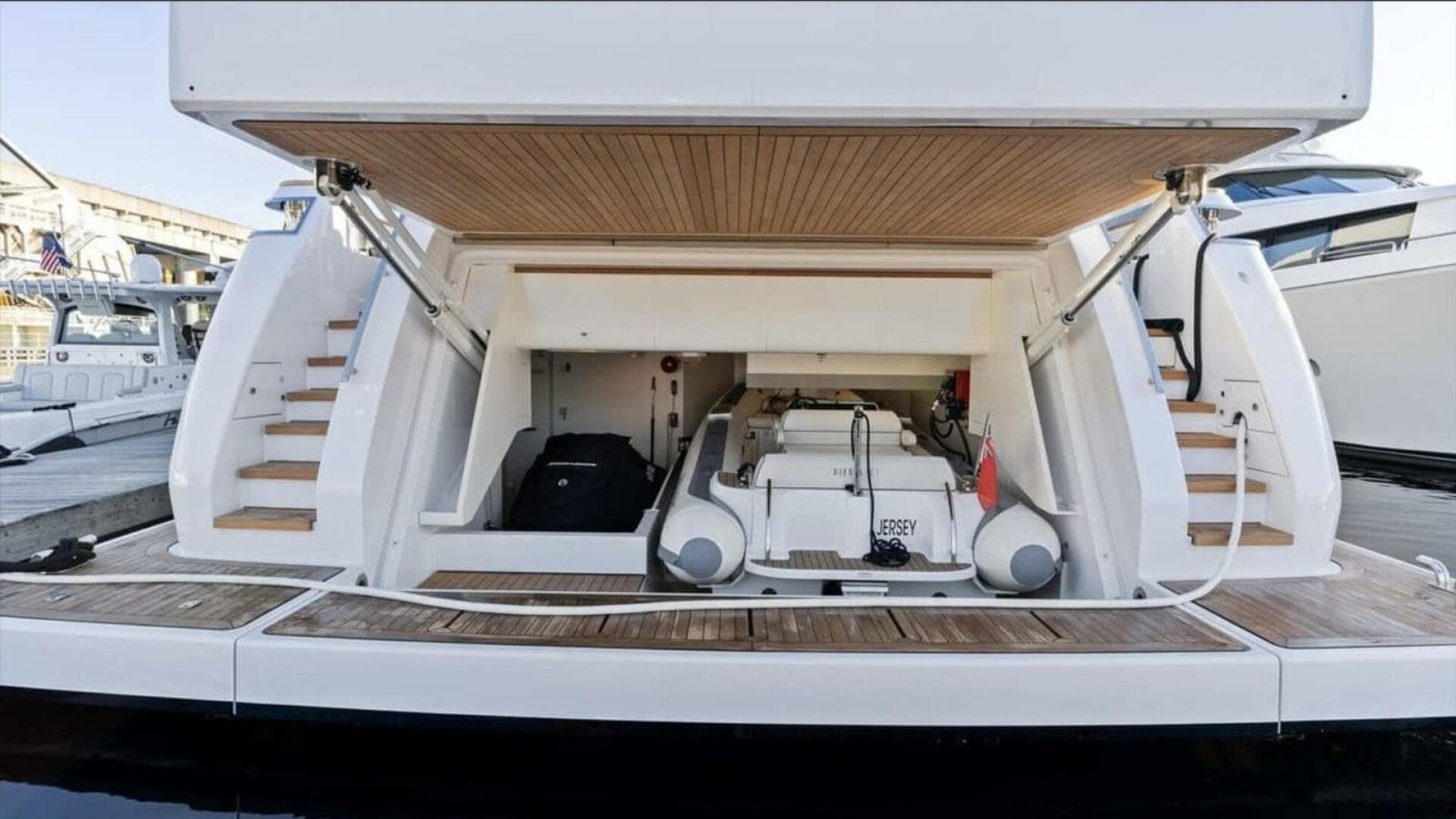 2022 Custom Line Navetta 37 — photo 24