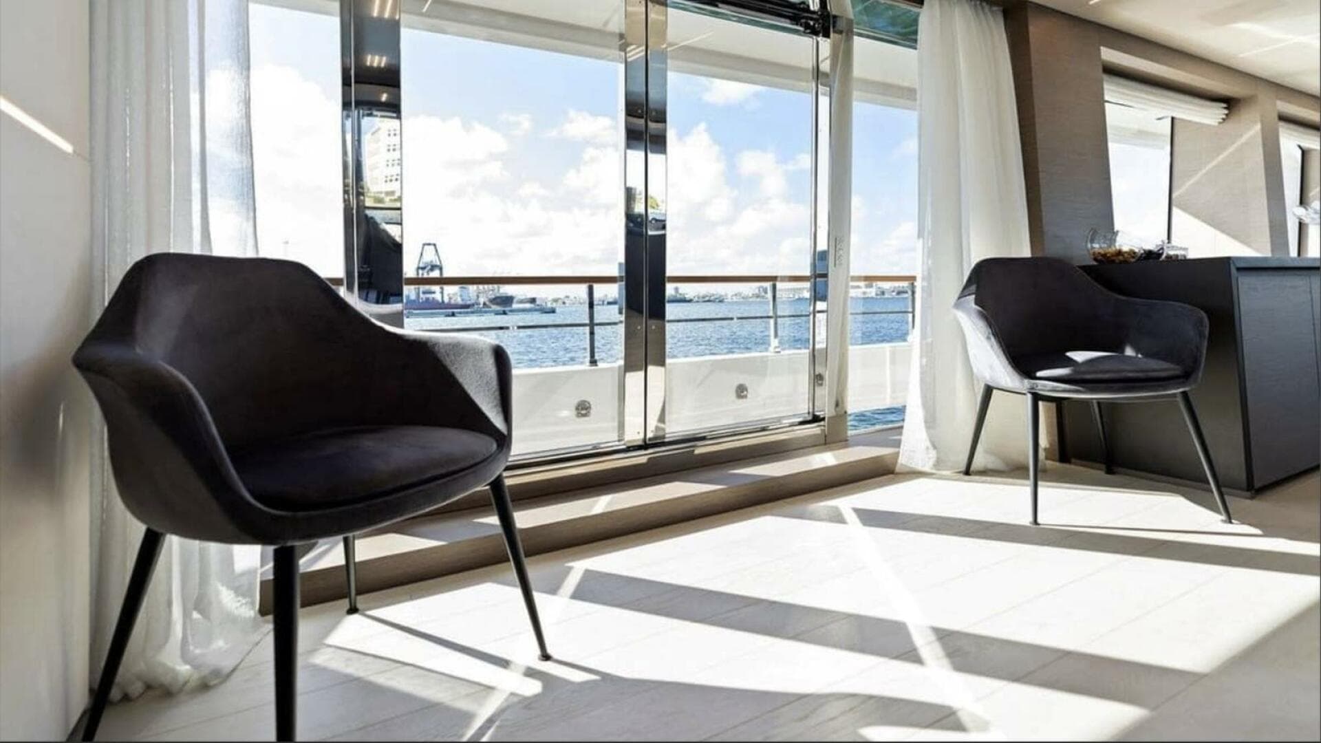 2022 Custom Line Navetta 37 — photo 11