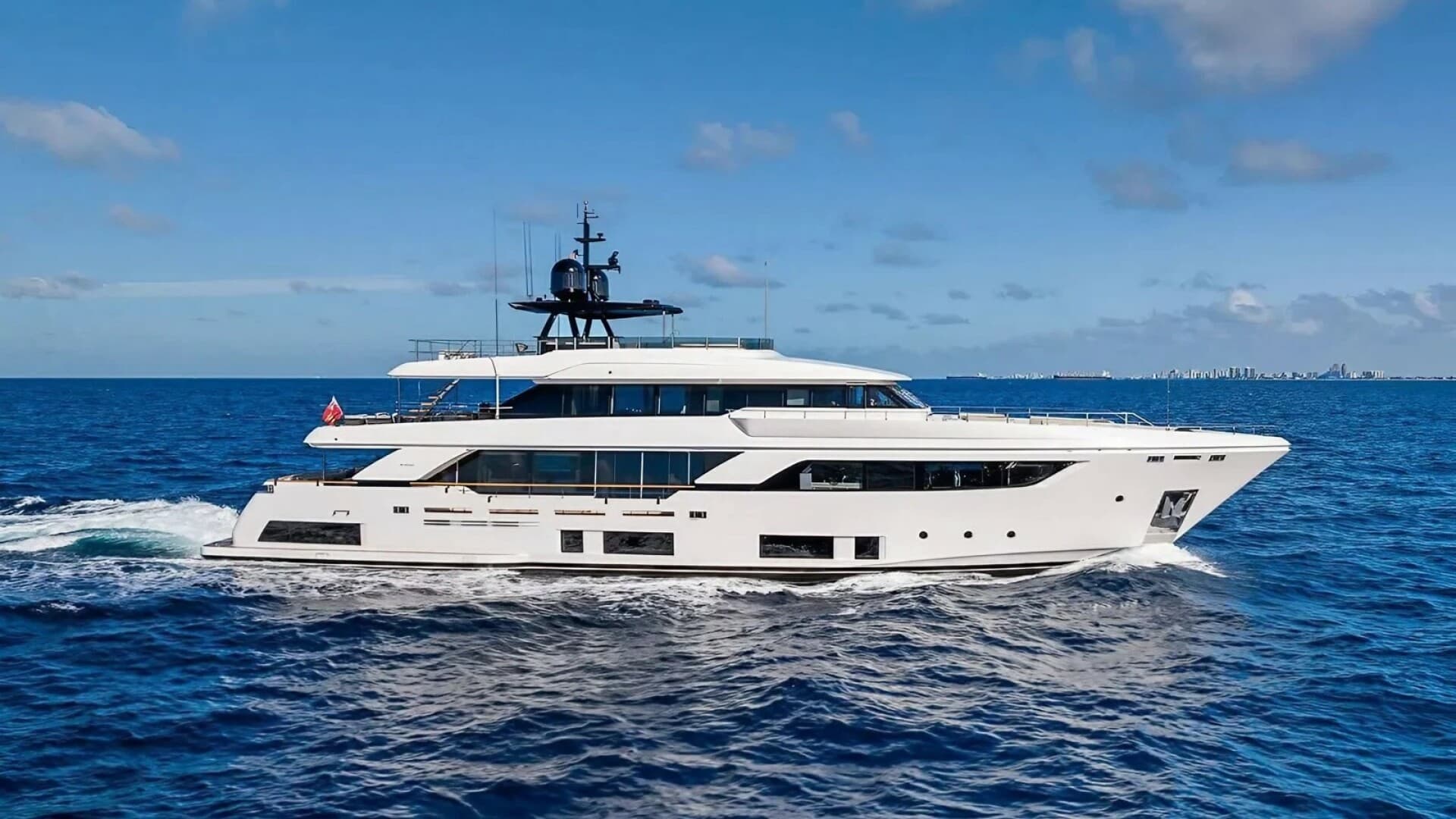 2022 Custom Line Navetta 37
