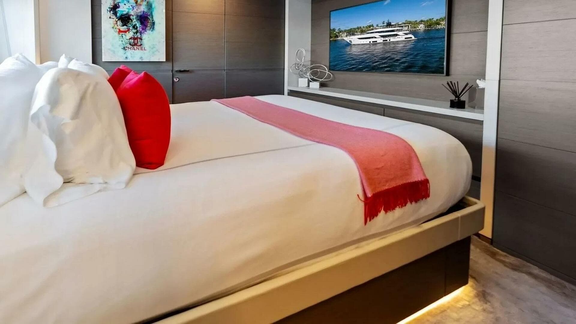 2022 Custom Line Navetta 37 — photo 17