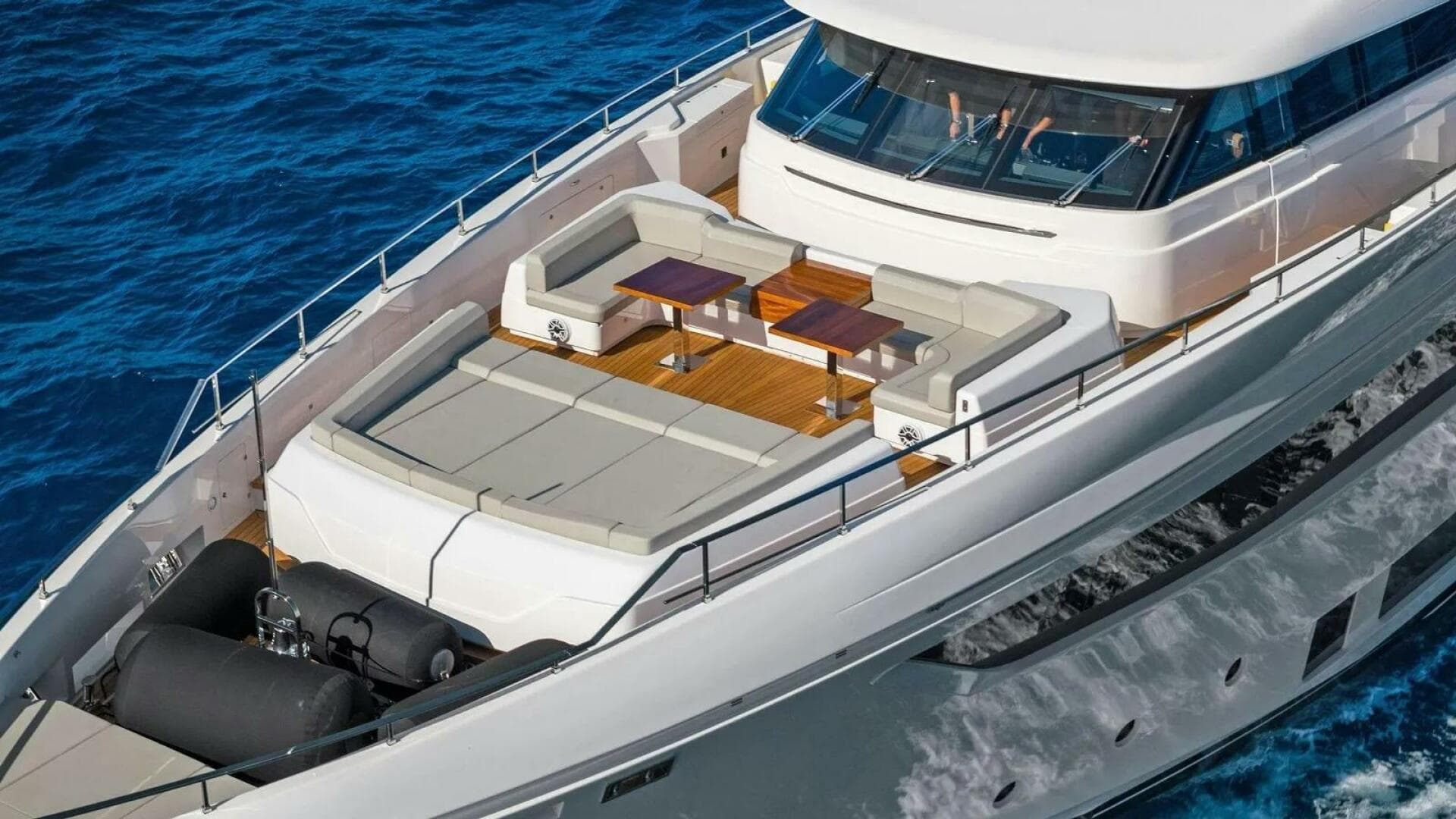 2022 Custom Line Navetta 37 — photo 2