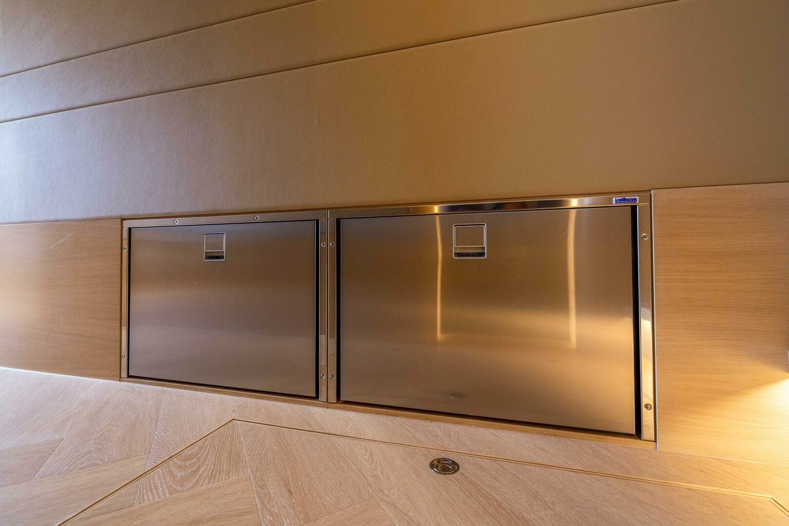 2025 Steeler Bronson 67 Beachclub — photo 33