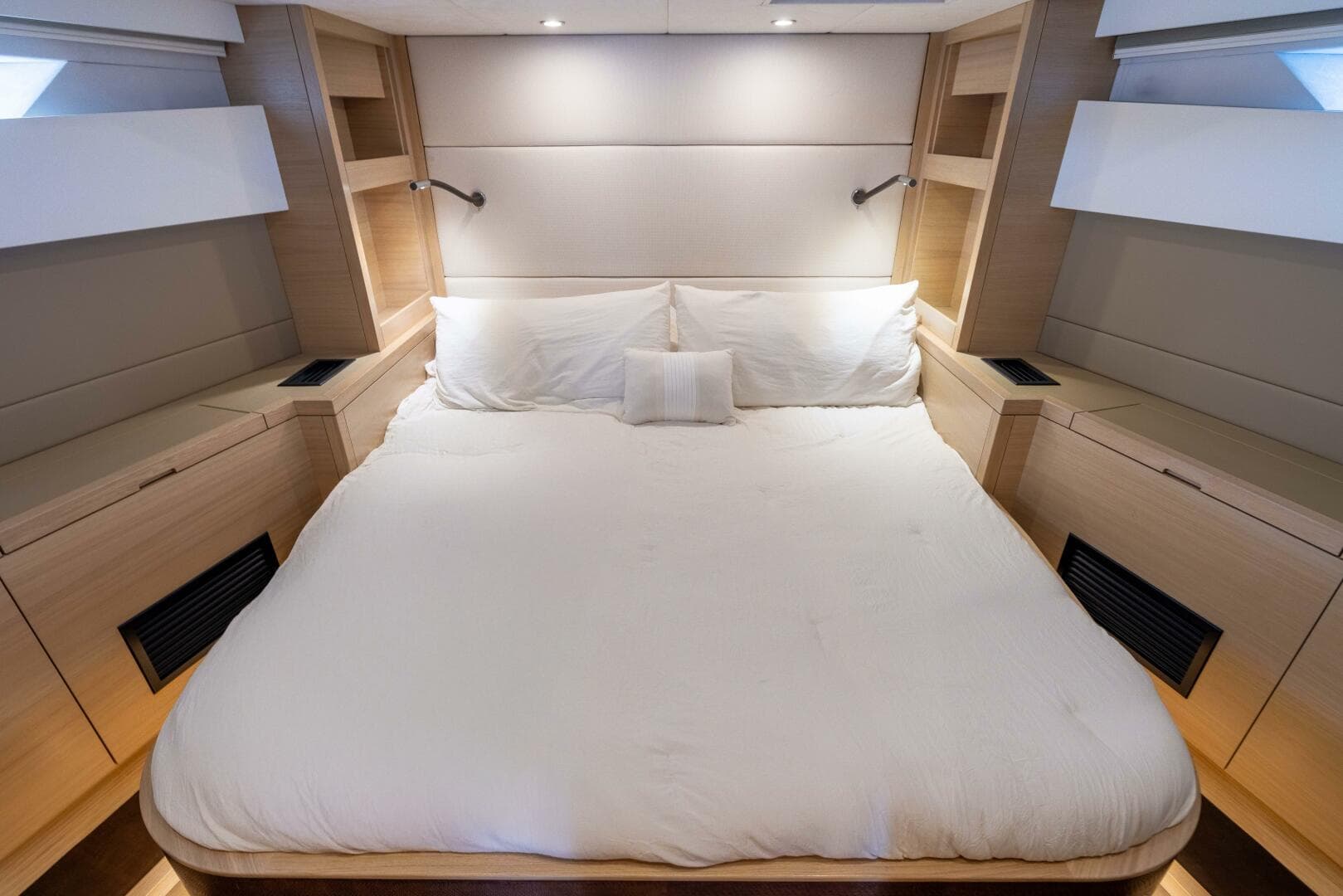 2025 Steeler Bronson 67 Beachclub — photo 28