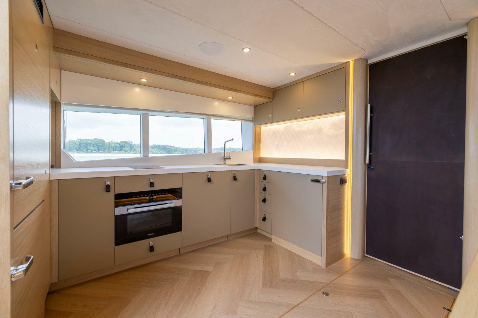 2025 Steeler Bronson 67 Beachclub — photo 22