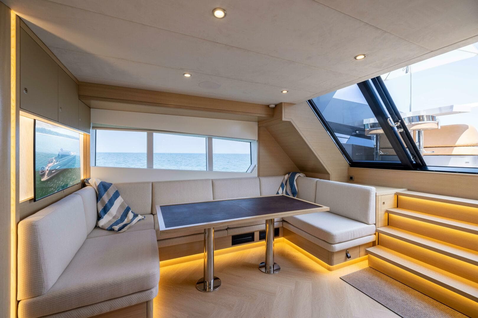 2025 Steeler Bronson 67 Beachclub — photo 19