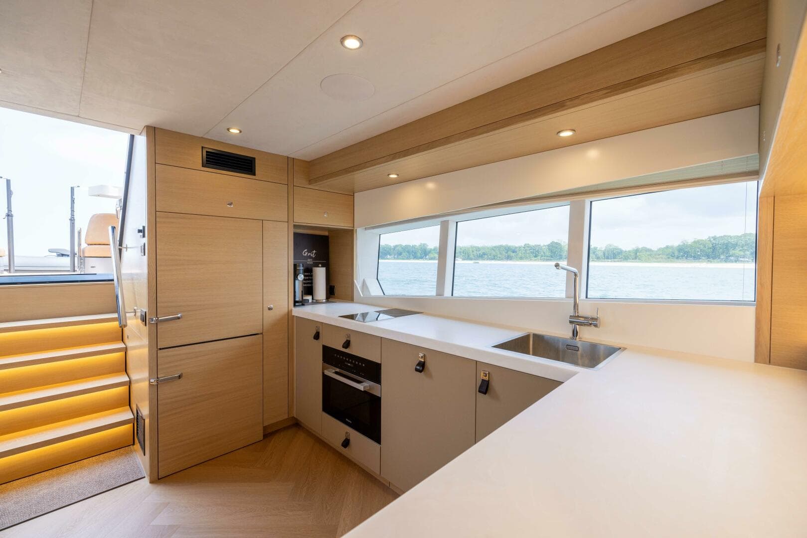 2025 Steeler Bronson 67 Beachclub — photo 21