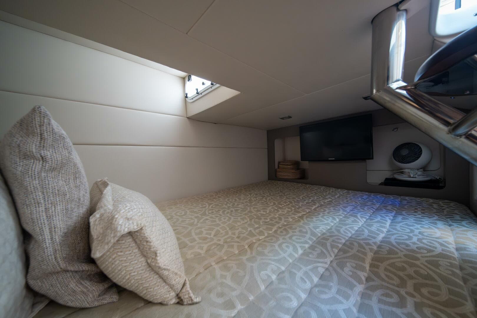 2018 Formula 350 Crossover Bowrider OB — photo 10