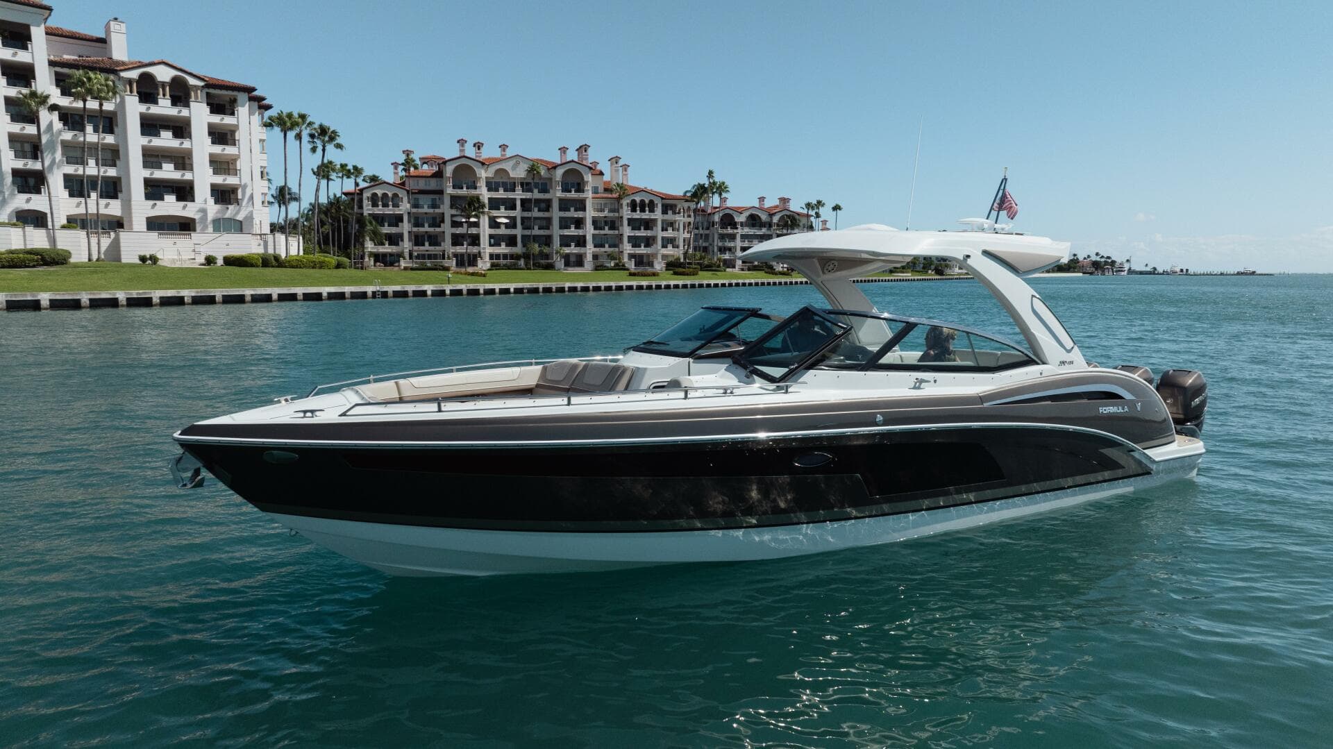2018 Formula 350 Crossover Bowrider OB — photo 3